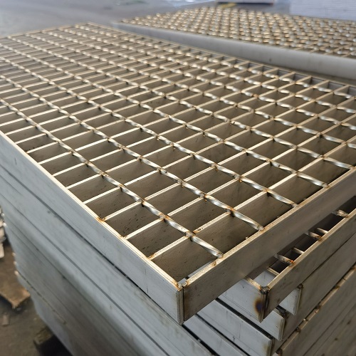 不銹鋼格柵風雨考驗的堅固平臺