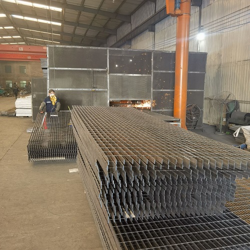 項(xiàng)目平臺鋼格柵板防腐與防滑措施解析