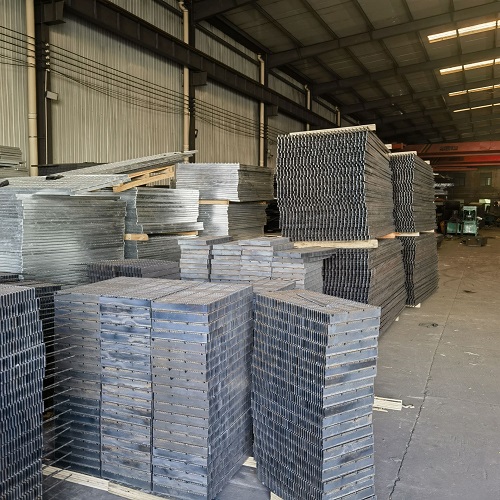 化工廠平臺鋼格板的承重與耐磨性