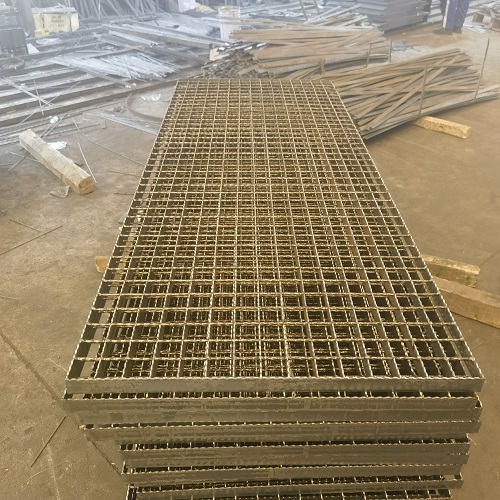 鋼格板表面處理方式對比：噴漆、鍍鋅、不銹鋼哪種更耐用？