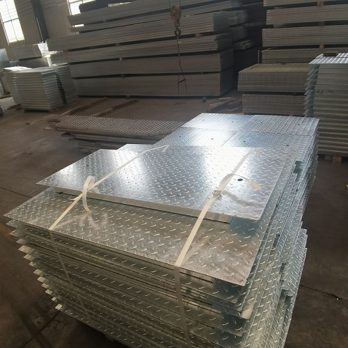 橋梁檢修通道鋼格板：如何兼顧輕量化與高強(qiáng)度？