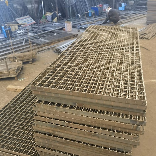 鋼格柵≠普通鋼板！它的獨(dú)特優(yōu)勢(shì)全在這里