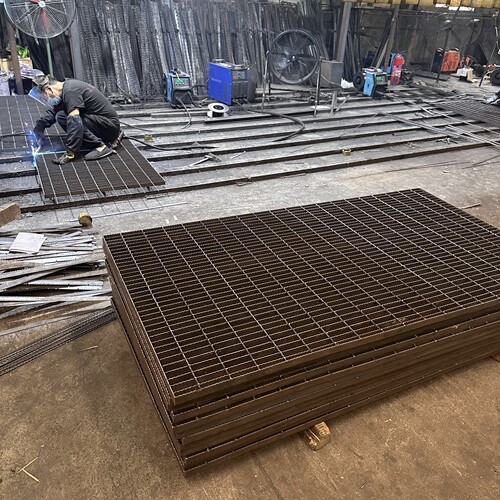 別再被忽悠了，鋼格柵板選錯(cuò)損失遠(yuǎn)比你想象的大