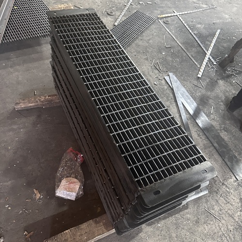 鋼格板防滑處理技巧戶(hù)外使用必備