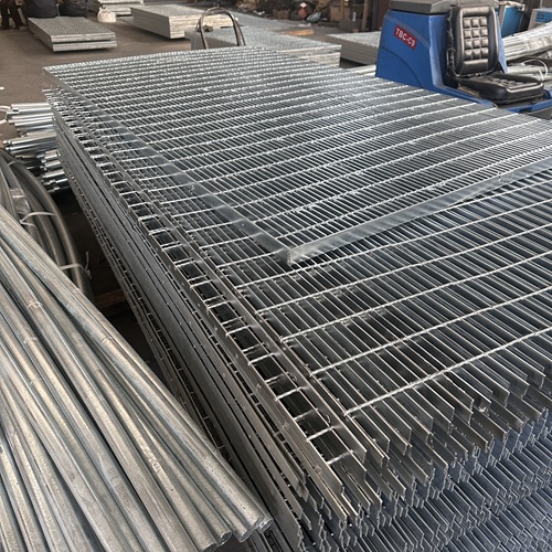 光伏電站平臺用鋼格板，承重強還適配戶外環(huán)境