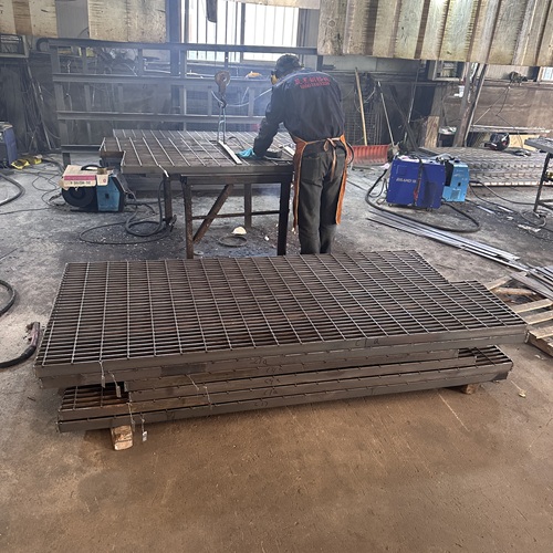 低調(diào)卻強悍鋼格板撐起城市每一寸腳步